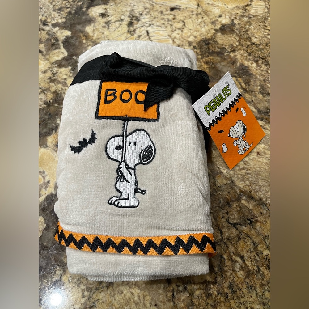 Peanuts set of 2 hand towels - Snoopy and Bat BOO brand new! 100% Cotton